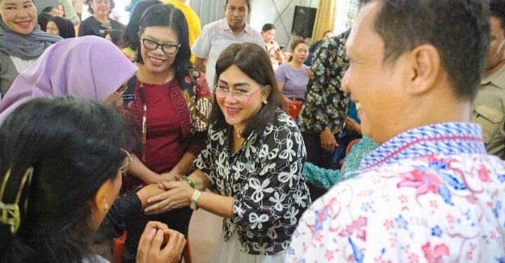 Ketua TP PKK Kota Pematangsiantar Membuka Sosialisasi dan Pelatihan IVA Test di Aula Kantor Camat Siantar Selatan