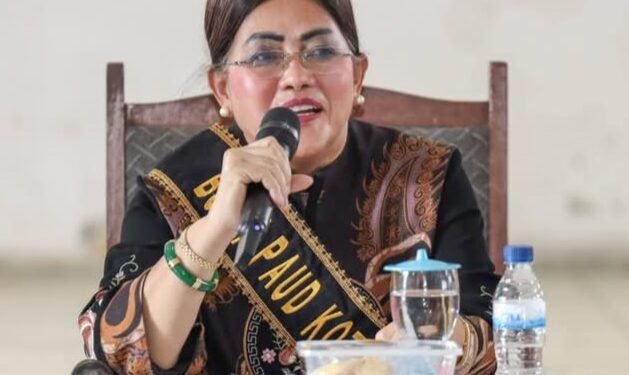 Terharu dan Bahagia, Ny Liswati Naikkan Uang Kehormatan Guru PAUD SAB