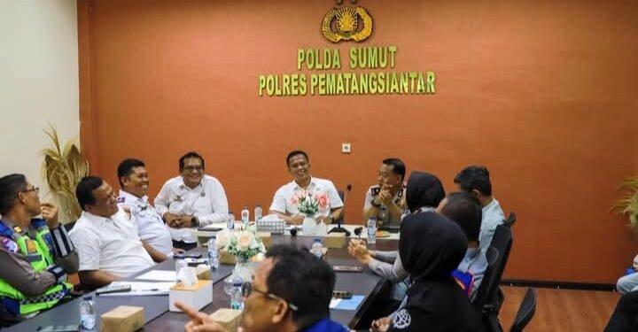 Wali Kota Wesly Diwakili Sekda Junaedi Sitanggang Pimpin Rapat Forum Lalu Lintas Angkutan Jalan di Polres Pematangsiantar