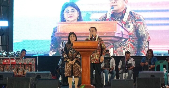 Wali Kota Pematangsiantar Wesly Silalahi SH MKn Didampingi Ketua TP PKK Kota Pematangsiantar Menghadiri Syukuran Bona Taon Pomparan Silalahi Raja Boru Ibebere