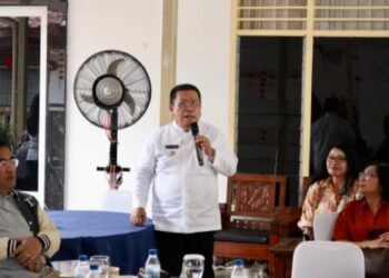 Wali Kota Pematangsiantar Didampingi Sekda Berdiskusi Dengan Dewan Pendidikan Kota Pematangsiantar