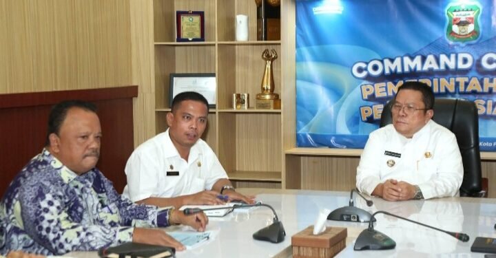 Wali Kota Pematangsiantar dan  Ketua TP PKK Menyambut  dan Menjamu Tim Paduan Suara Gereja HKBP Jati Waringin