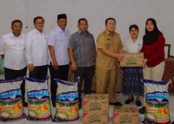 Wali Kota Pematangsiantar Wesly Dan Ketua TP PKK Berikan Bantuan Kepada Pengasuh dan Anak – Anak di PA Islamic Center