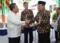 Mantan Bupati Taput Memberikan Apreseasi Kepada Walikota Pematangsiantar