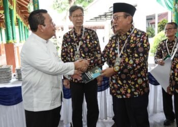 Mantan Bupati Taput Memberikan Apreseasi Kepada Walikota Pematangsiantar