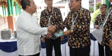 Mantan Bupati Taput Memberikan Apreseasi Kepada Walikota Pematangsiantar