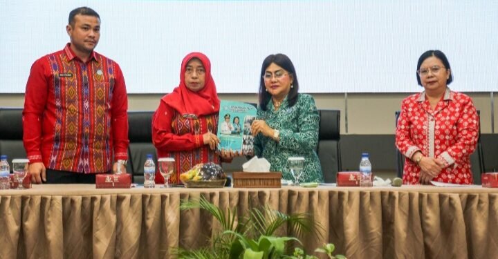 Wali Kota Pematangsiantar Wesly Silalahi SH MKn diwakili Plh Sekda Dan Ketua TP PKK Menghadiri kegiatan Supervisi