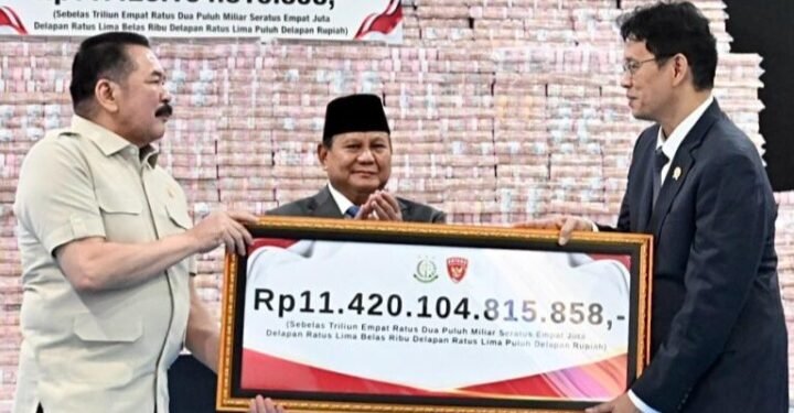 Presiden Prabowo Saksikan Penyerahan Rp11,42 Triliun dan Ratusan Ribu Hektare Lahan Hasil Penyelamatan ke Negara