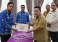 Walikota Pematangsiantar Serahkan DKP, SPPT, PBB P-2 Tahun 2026