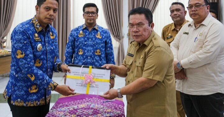 Walikota Pematangsiantar Serahkan DKP, SPPT, PBB P-2 Tahun 2026