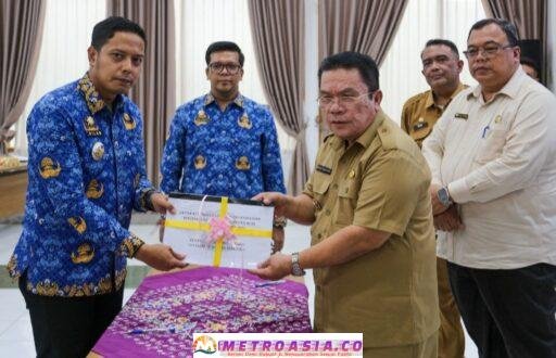 Walikota Pematangsiantar Serahkan DKP, SPPT, PBB P-2 Tahun 2026