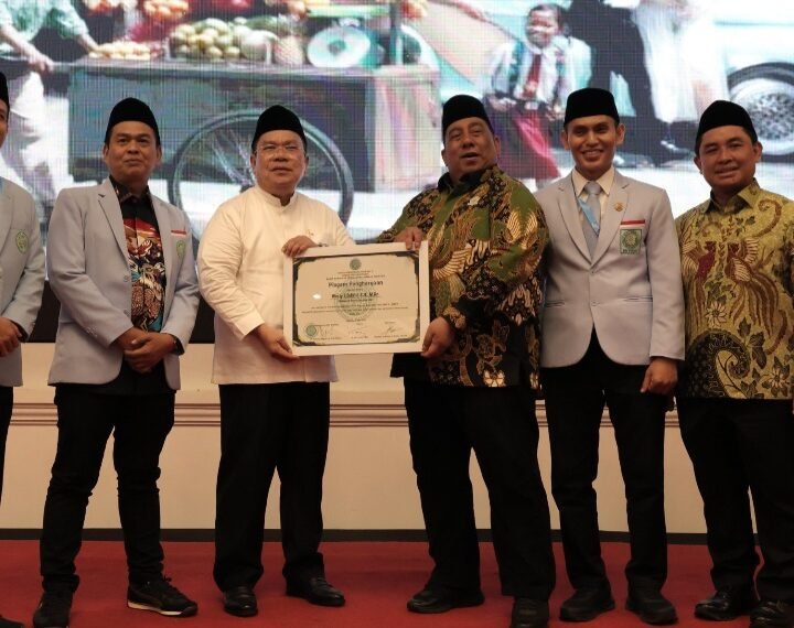 Walikota Pematangsiantar Tersorot Hingga ke Jakarta Dan Mendapat Penghargaan Dari Pemuda Masjid Indonesia