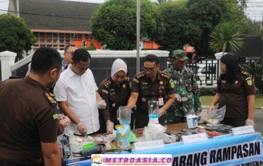Wali Kota Pematangsiantar Fiwakili Asisten Administrasi Umum Setdako Menghadiri Pemusnahan Barang Bukti Perkara Tindak Pidana