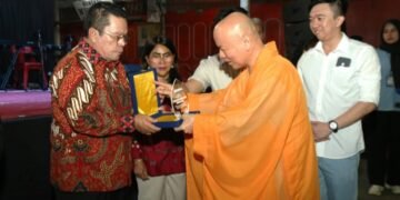 WaliKota  Pematangsiantar Menghadiri Malam Doa dan Festival Malam Waisak 2570 Buddhist Era