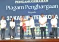 Berhasil Membentuk 413 Posbakum, Bupati Simalungun Terima Penghargaan Dari Menhum RI