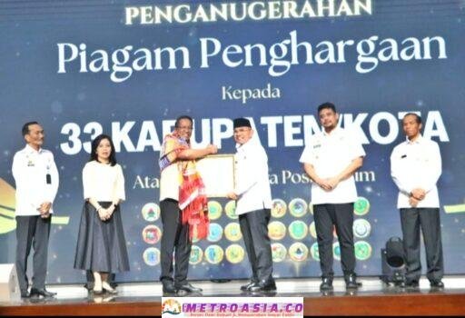 Berhasil Membentuk 413 Posbakum, Bupati Simalungun Terima Penghargaan Dari Menhum RI