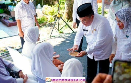WaliKota Pematangsiantar Bersama Ketua TP PKK, Wakil WaliKota dan Unsur Forkopimda Tepung Tawari Jamaah Haji/Hajjah