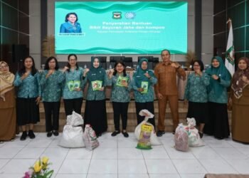 Ketua PKK Pematangsiantar Berharap Kepada Petani Penerima Bibit Bantuan Benar Benar Ditanam Dan Dirawat