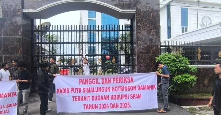 Massa Geruduk Kejatisu, Minta Periksa Hotbinson Damanik dan Mhd Ali Damanik Atas Dugaan Korupsi di PUTR Simalungun