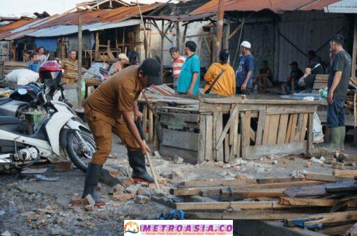 Pemerintah Kota (Pemko) Pematangsiantar Membongkar Bangunan Semi Permanen Milik Pedagang Kaki lima di Pasar Dwikora