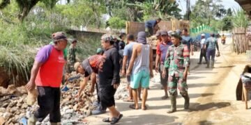 Saling Membantu, Pemkab Simalungun Bersama TNI, Polri, Ormas dan Warga Gotong Royong Bersihkan Serbelawan