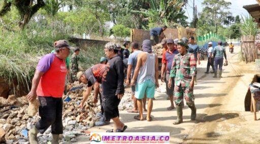 Saling Membantu, Pemkab Simalungun Bersama TNI, Polri, Ormas dan Warga Gotong Royong Bersihkan Serbelawan