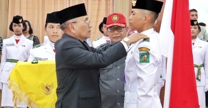 Kukuhkan 50 Anggota Paskibra, Laksanakan Tugas dengan Penuh Tanggung Jawab