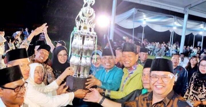 MTQ Ke-52 Tingkat Kabupaten Simalungun Berakhir, Bupati Serahkan Hadiah Umroh Kepada Tiga Pemenang