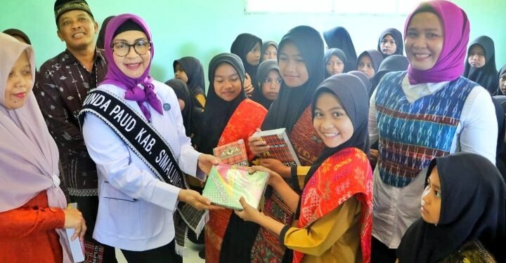 Bunda PAUD Simalungun Beri Motivasi Pendidikan Karakter Sejak Dini di MIS dan RA Ar-Rahman Panei