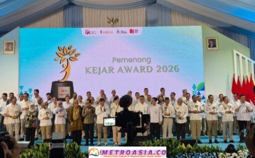 Capai Wilayah Implementasi KEJAR, Wali Kota Pematangsiantar Menerima Penghargaan di Bekasi