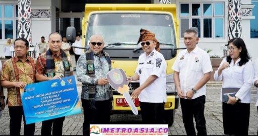 Pemkab Simalungun Terima Bantuan 1 Unit Dump Truk dari PTPN IV Untuk Pengangkutan Sampah