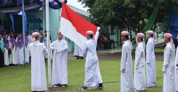 WaliKota Pematangsiantar Wesly Silalahi SH MKn Diwakili Asisten Administrasi Umum Menghadiri Upacara Peringatan Hari Santri ke XII