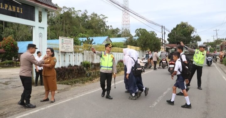 Kapolres Simalungun Himbau Sopir Tak Angkut Penumpang di Atas Kap Mobil